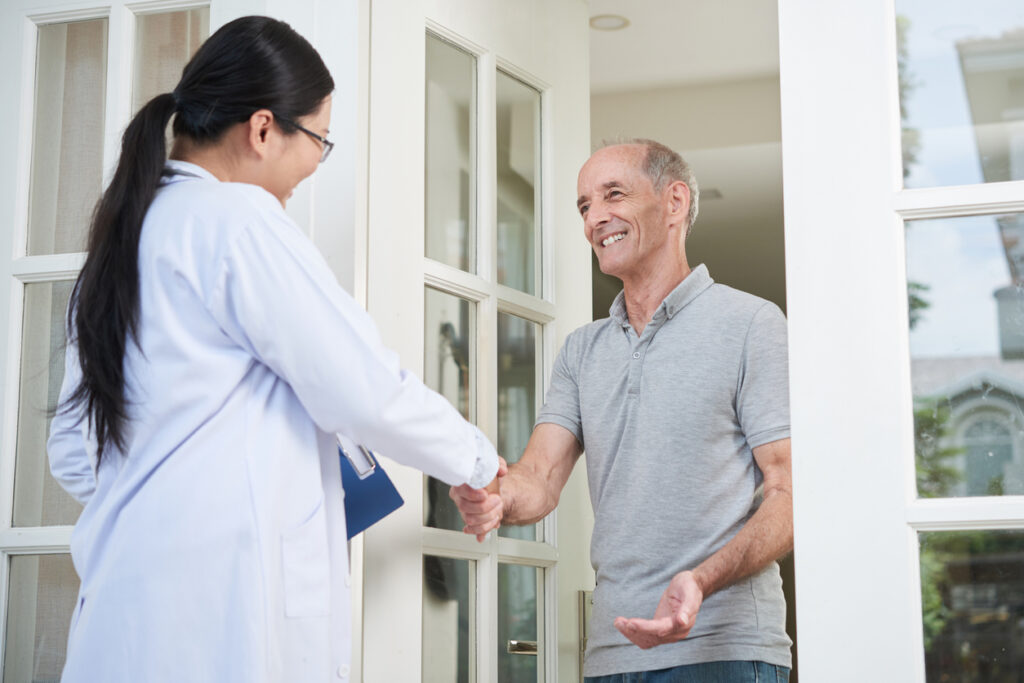 The Comfort and Convenience of Doctors Visiting Your Home in Dubai 2 Doctors at home in Dubaii